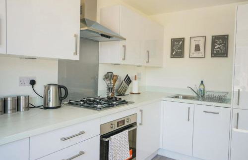 Premium Central 2 Bedroom Apartment Near Station with 2 Parking Spaces - Foto 9