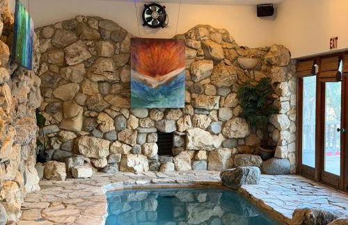 Family Nature Retreat Near LA with Indoor Grotto Pool - Foto 1