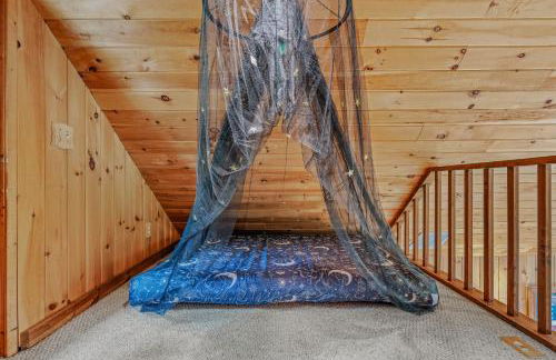 Seventh Heaven - Hot Tub, Pet Friendly, Grill, Wifi, Deck, Covered Porch, Family Friendly, Kid's Loft, King Bed - Foto 46