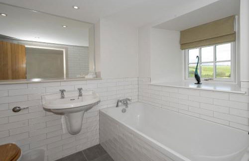 Laverockbank Farmhouse - Photo 18