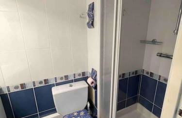 Studio refait à neuf avec balcon - Famille - Parking couvert - Foto 15