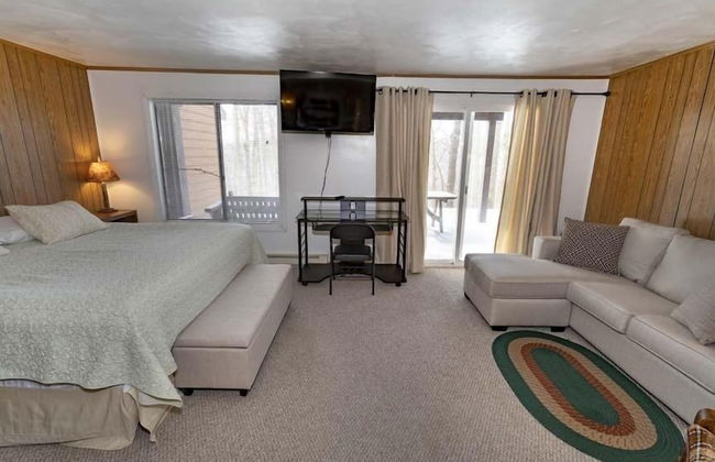 Seven Springs 3 BR Deluxe Condo, Near Golf Course by RedAwning - Photo 4