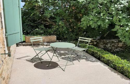 Spacious family home with countryside views - Photo 10