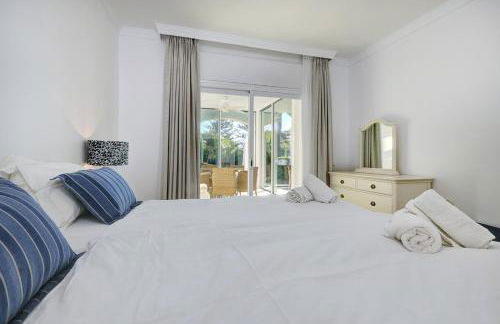 Large Ground Floor Apartment with Private Garden and Beach Access - Photo 35