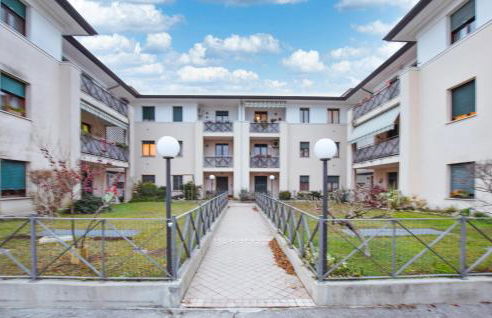 2 Bedroom Awesome Apartment In Sacile - Foto 8