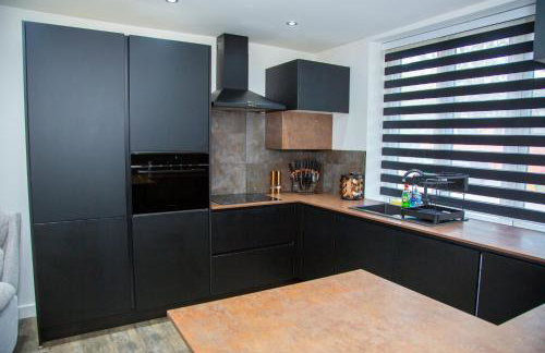 Luxury 2 Bed West London, Free Parking - Photo 14