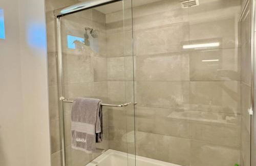 Corner 2 Bedroom 2 Bath Condo - Balcony - Parking - Foto 17