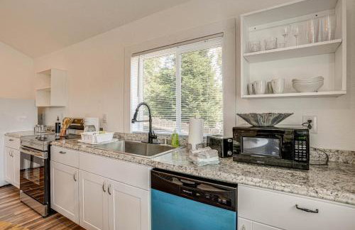 Quaint Concord Home with Covered Porch Near Hiking - Foto 10