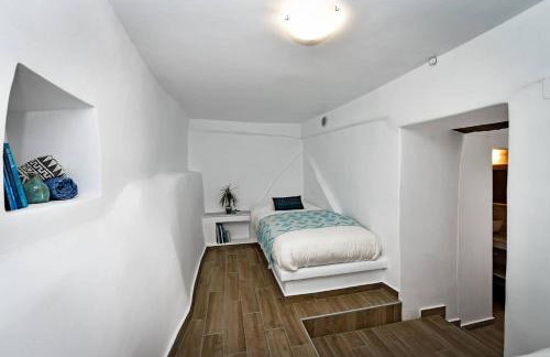 CHARMING 2BR Hilltop Serenity Suite, Lively Greek Village - Foto 18