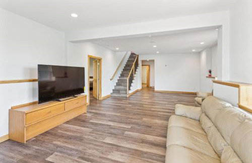 Lakeside 4BR Retreat Private, Peaceful & Scenic villa - Foto 6