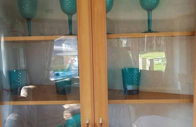 Lovely Semi-rural Caravan & Hot Tub - Sleeps Fam 6 - Photo 22