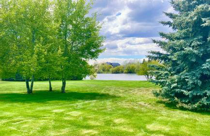 Chester Currents by KABINO Riverfront on Henrys Fork Air Conditioning Boat Launch Foosball Pool Table Huge Yard Garage WIFI - Foto 2