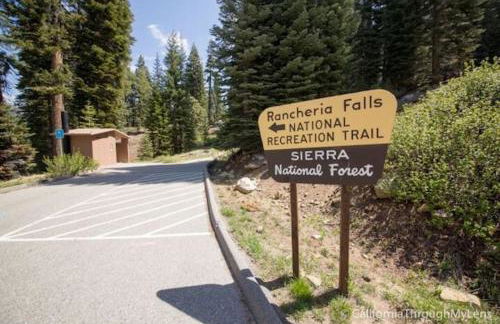 Creekside Cabin - Pup-Friendly with AC - Foto 67