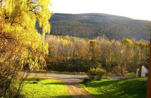 Superb Family Cabin with Mountain Views and Deck in Shandaken, New York - Foto 17