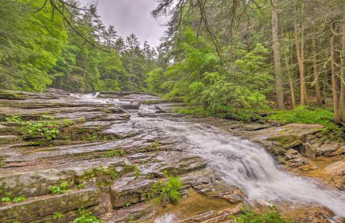 Berkshire Riverfront Ski Cabin Close to Hiking! - Foto 28