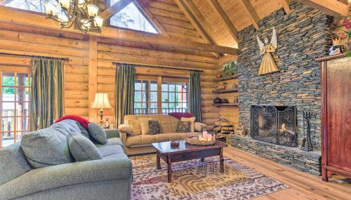 Family Friendly! Linville Cabin with Wraparound Deck - Foto 4