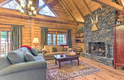 Family Friendly! Linville Cabin with Wraparound Deck - Foto 4