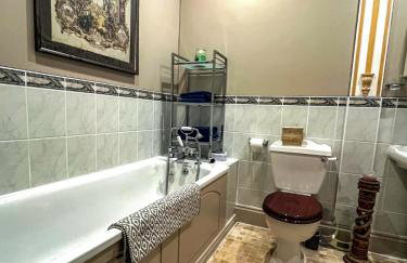 Seaside Chapel Retreat - 3-Bed Church Conversion - Snug Cinema & Free Parking - Foto 26