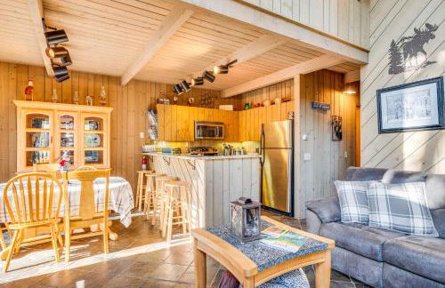 Half Mile to Ski Slopes Conway Condo with Hot Tub! - Photo 5