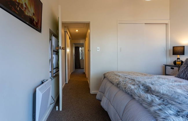 Amazing Lake View Spacious Townhouse with Parking - Photo 7