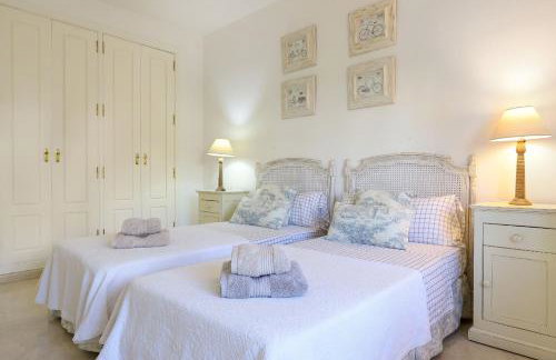 Frontline beach ground floor apartment - Los Monteros Palm Beach - Photo 30
