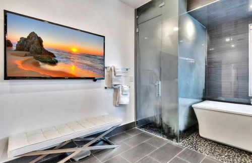 Lynoras Luxe Estate 3 bedroom 3 bath with Modern Design and Heated Pool - Foto 47