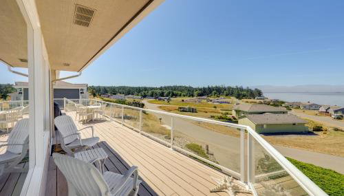 Stunning Home in Coupeville with Deck and Beach Access - Foto 2