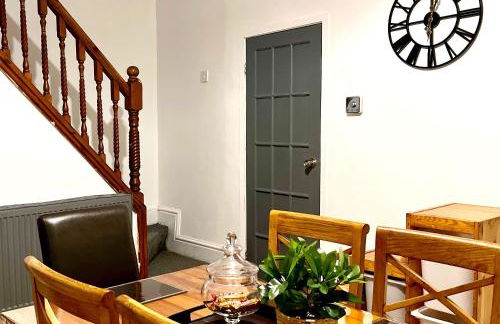 Cosy 3BDR In Levenshulme-Close To Manchester City Centre And Stockport Town- Free Parking- WiFi - Foto 3