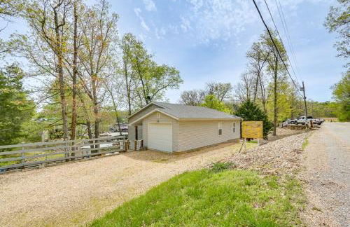 Balcony and Fire Pit Home on Lake of Ozarks! - Foto 33