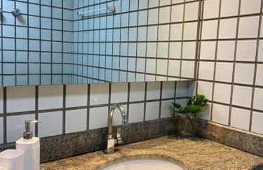 Lindo flat no Number One - Ponta Dareia com serviço de limpeza diaria - Foto 13