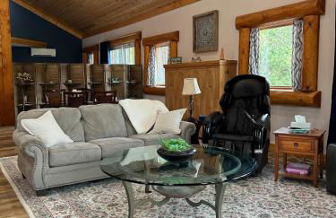 Evergreen Haven Lodge and Bunkhouse - Foto 11