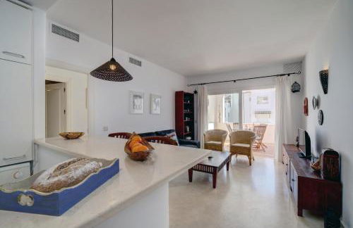 Luxury Beachfront Apartment with Pool in Costalita - Photo 13