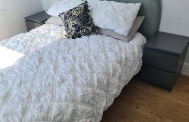 Number 10 - Stunning brand new house - sleeps 6 - free parking - Foto 28