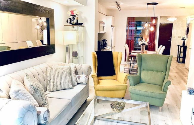 Toronto Downtown Suites CN Tower View - Photo 11