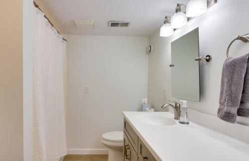 Breezy Point Cabin Deck with Golf Course Views! - Foto 23