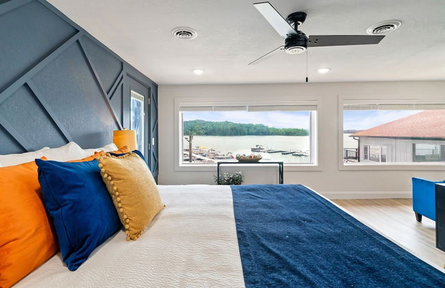 Luxury Lakehouse - Photo 14