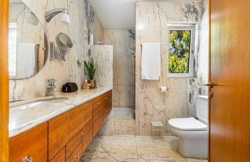 Extravagant 5-Bedroom Mansion - Foto 24