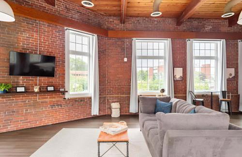 Jennifer's Historic Riverfront Loft City Views - Foto 6