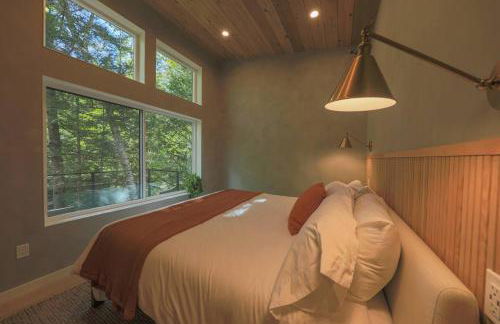 Cozy Luxury Cabin w Hot Tub, Fire Pit, King Bed - Foto 63