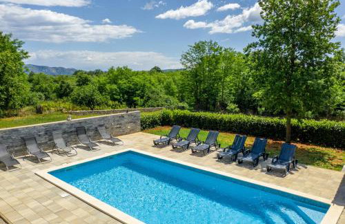 Beautiful villa Eden with pool and jacuzzi immersed in the vegetation - Foto 28