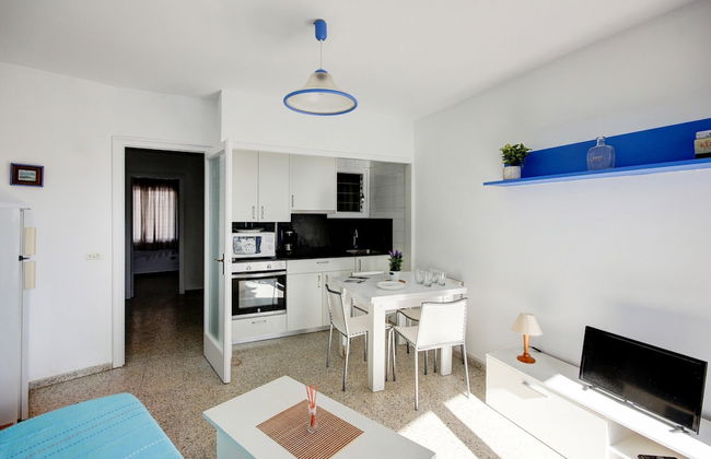 Apartment in Roses With Beachfront View - Photo 14