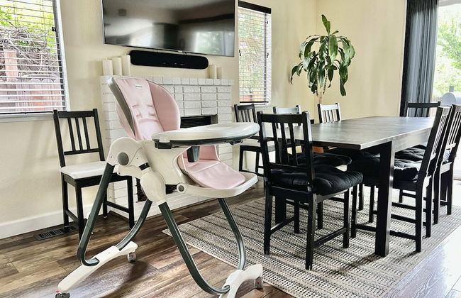 DT Reno - 4BR Home w Patio BBQ Grill Games Room - Foto 24