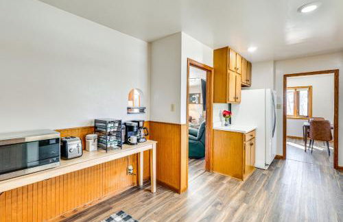 half Mi to Dtwn Pierre Family Home with Patio - Foto 8