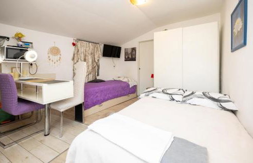 Awesome Apartment In Split With Wifi - Photo 8