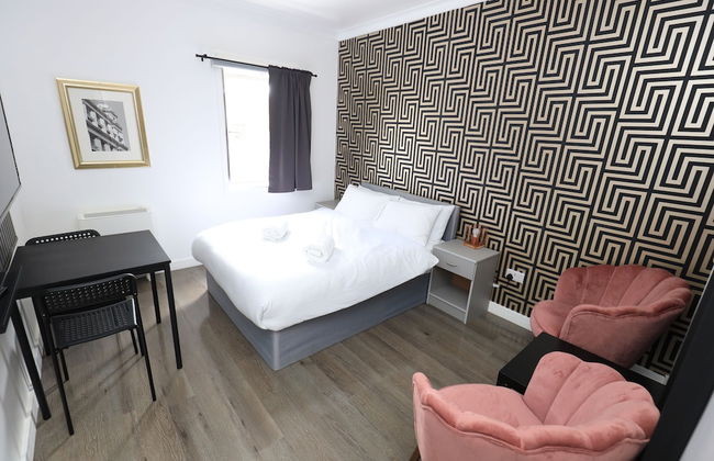 VR Apartments - Photo 18