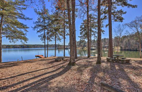 Sparta Lake Home with Deck and Boating Access! - Foto 2