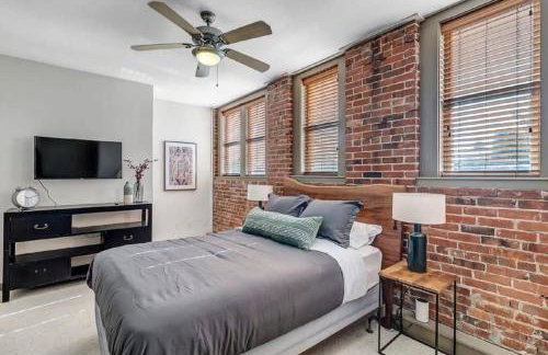 Modern, Insta-Worthy 2B Townhome in Walkable Springfield! - Photo 15