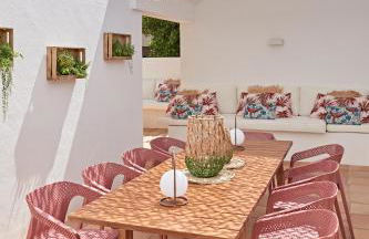 Charming Patio Villa With Private Pool - 6BR - In The Heart of Playa den Bossa - Walk To Ushuaïa, Hi & The Beach! - Photo 10