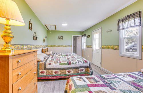 Michigan Manistee River Cabin about 1 Mi to Downtown - Foto 16