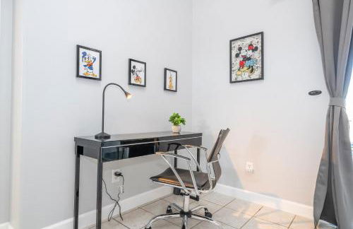 Magical 5-Bedroom Retreat w/ Pool, 3 Ensuite Bedrooms, Near Disney, and Internet! - Foto 11